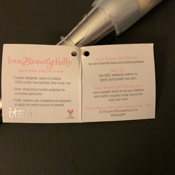 It Cosmetics Powder Brush - Picture 6 of 7